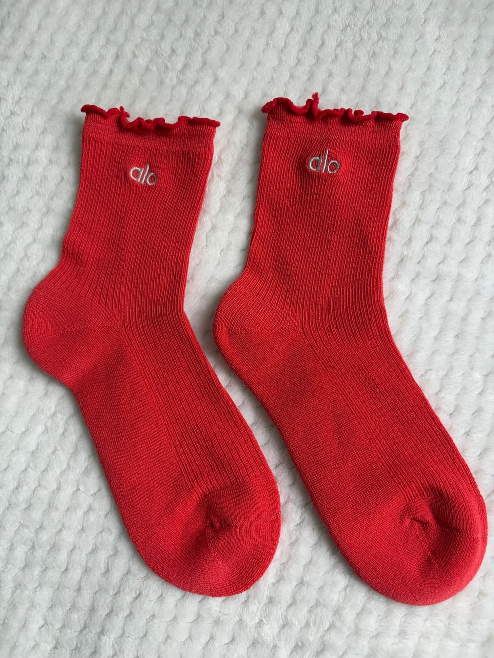 NWOT ALO Yoga Women's Lettuce Edge Crew Socks With Ruffled Trim - Medium 8-11